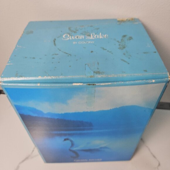 Vintage Colony Handmade and Handcut Crystal Etched Swan Pitcher 44oz - Picture 9 of 13